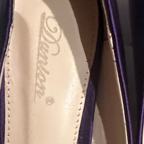 Elegant Purple Satin Pointed Toe Kitten Heels with Crystal Brooch 7 M - Picture 5 of 5